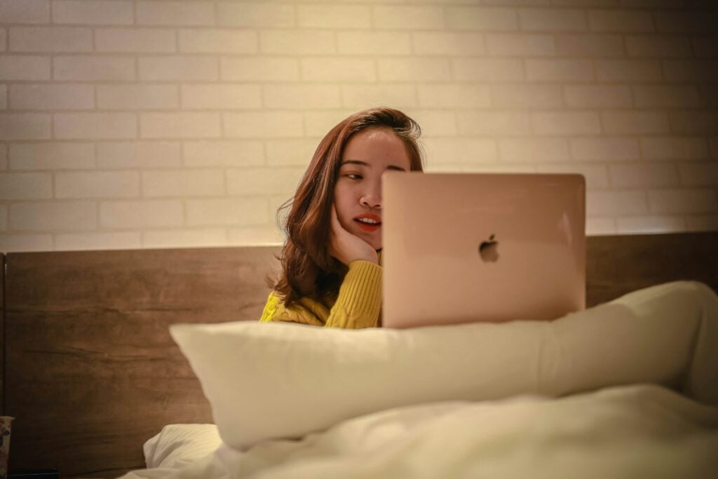 woman on a laptop - Accelo Alternatives